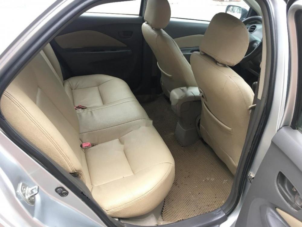 Toyota Vios 1.5 E 2010 - Cần bán gấp Toyota Vios 1.5 E năm sản xuất 2010, màu bạc như mới, giá tốt