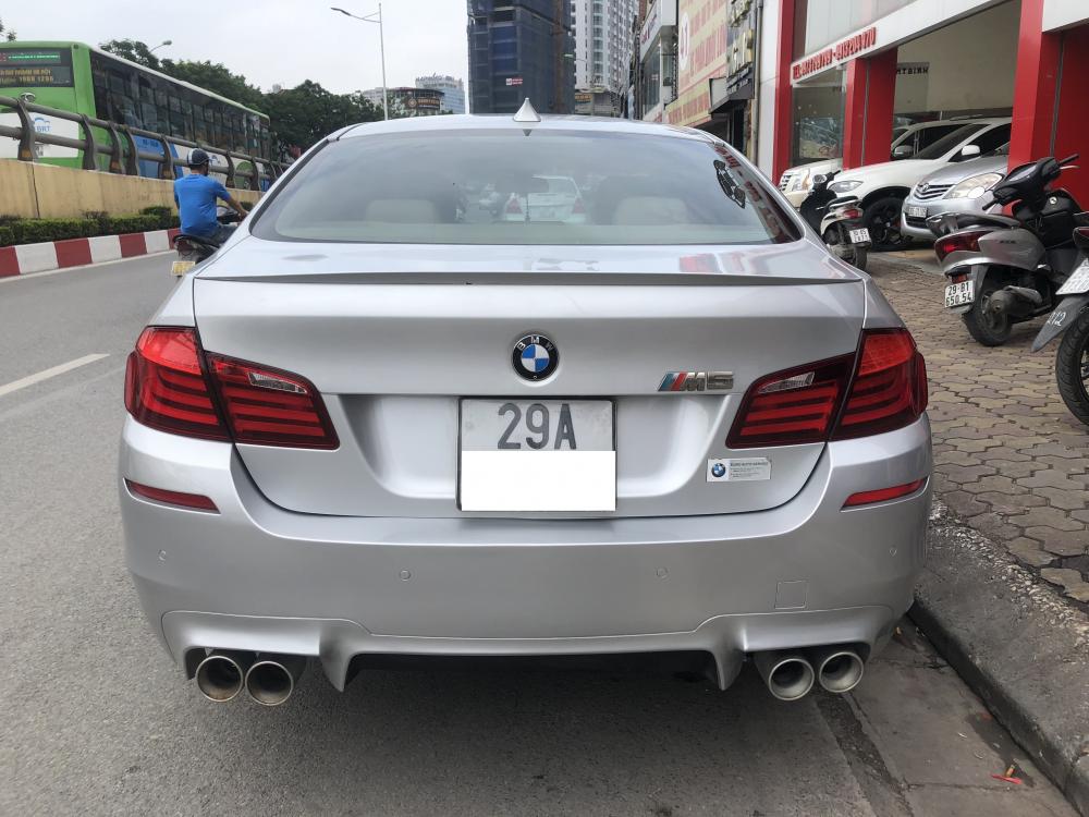 BMW 5 Series 523i 2010 - Bán xe BMW 5 Series 523i model 2011, ngoại thất M5, xe nhập nguyên chiếc