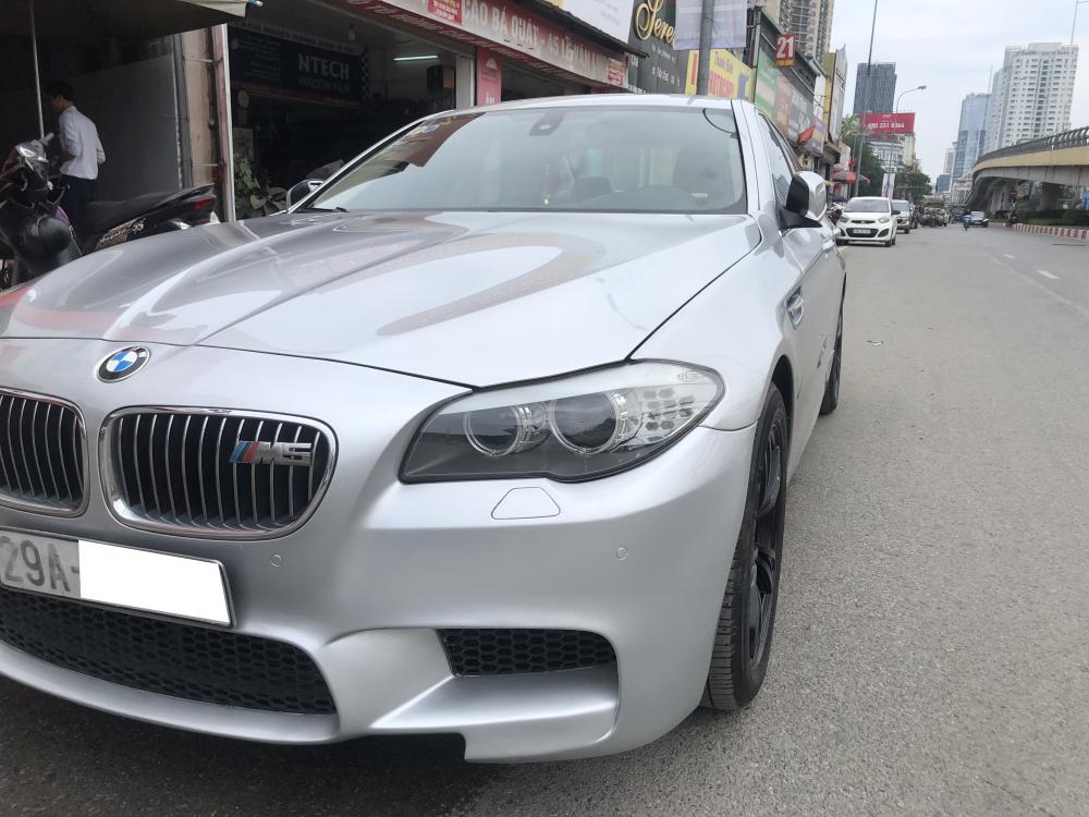 BMW 5 Series 523i 2010 - Bán xe BMW 5 Series 523i model 2011, ngoại thất M5, xe nhập nguyên chiếc