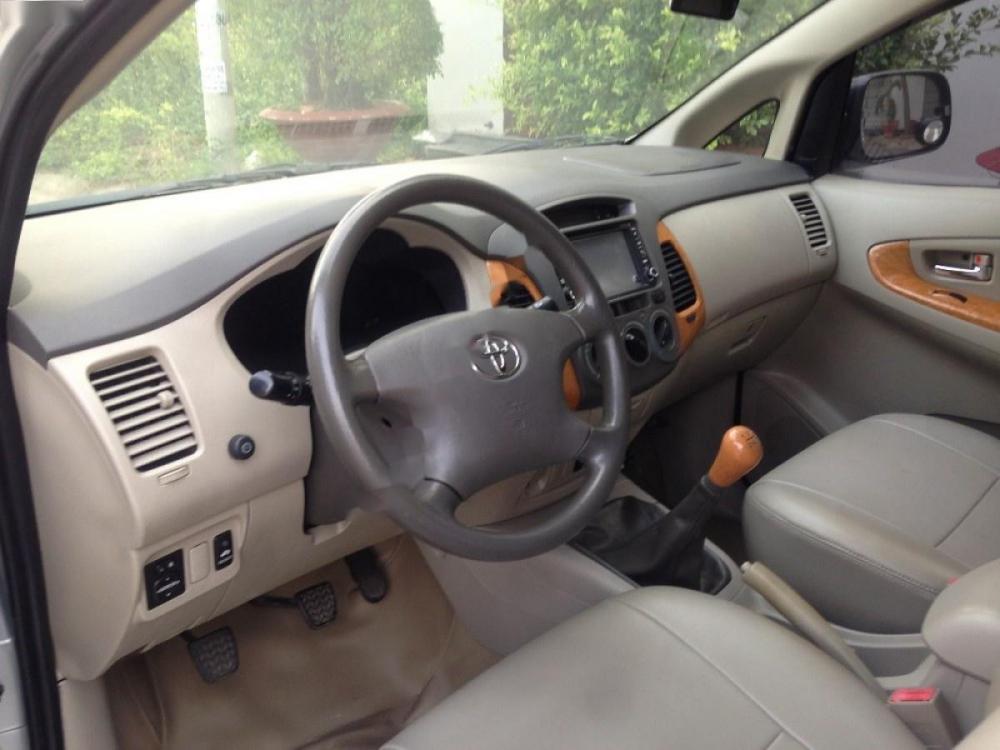 Toyota Innova G 2009 - Cần bán gấp Toyota Innova G sản xuất 2009, màu bạc