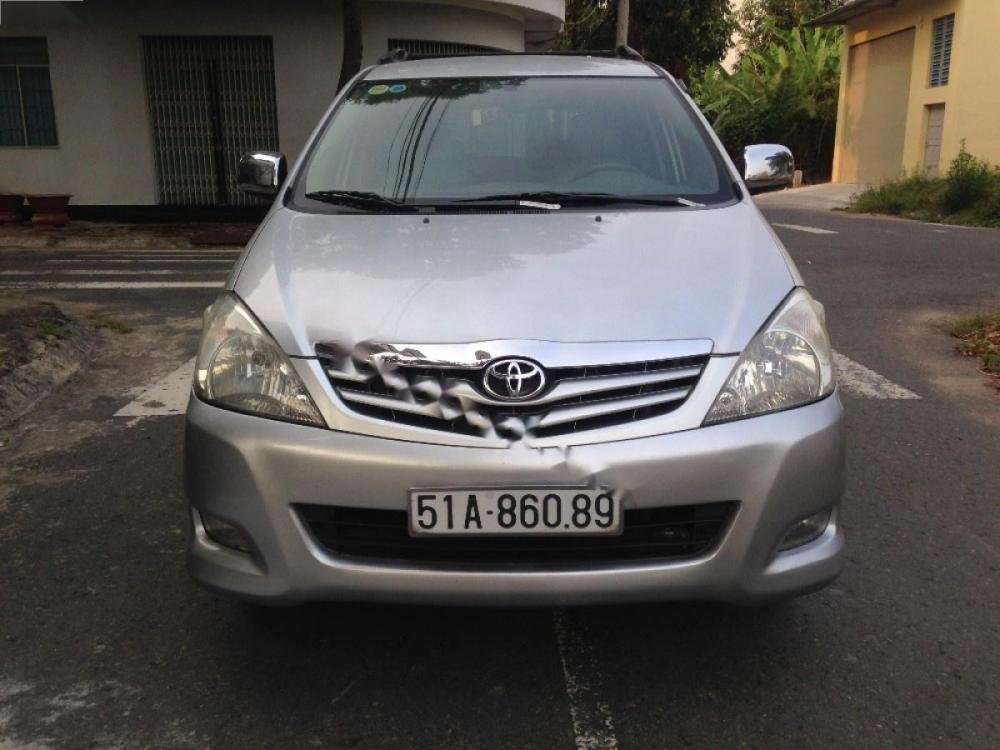 Toyota Innova G 2009 - Cần bán gấp Toyota Innova G sản xuất 2009, màu bạc