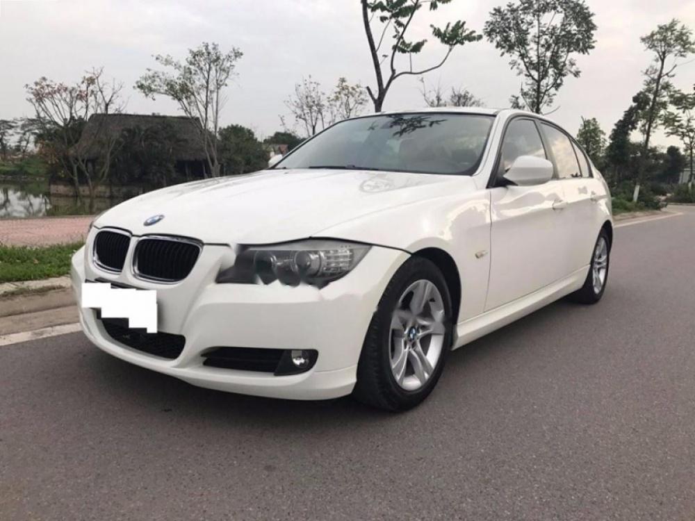 BMW 3 Series 320i 2009 - Bán BMW 3 Series 320i đời 2009, màu trắng, xe nhập chính chủ, 535tr