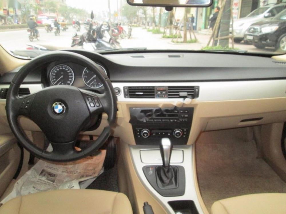 BMW 3 Series 320i 2009 - Bán BMW 3 Series 320i đời 2009, màu trắng, xe nhập chính chủ, 535tr