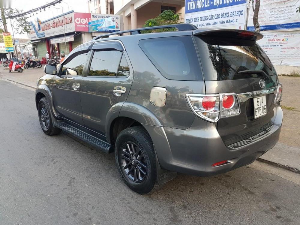 Toyota Fortuner G 2013 - Bán Toyota Fortuner G đời 2013, màu xám số sàn