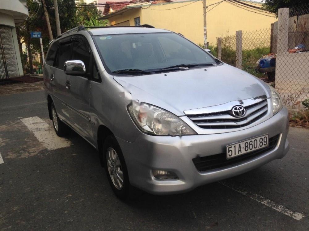 Toyota Innova G 2009 - Cần bán gấp Toyota Innova G sản xuất 2009, màu bạc