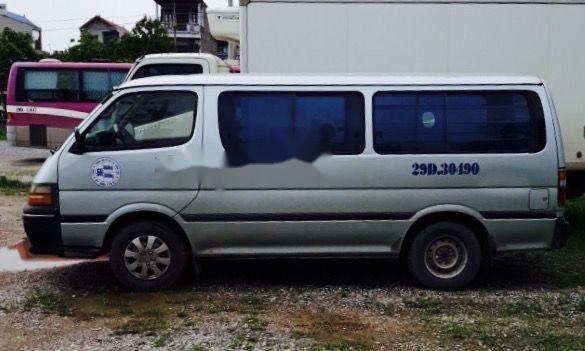 Toyota Hiace 2002 - Cần bán gấp Toyota Hiace đời 2002, màu xanh