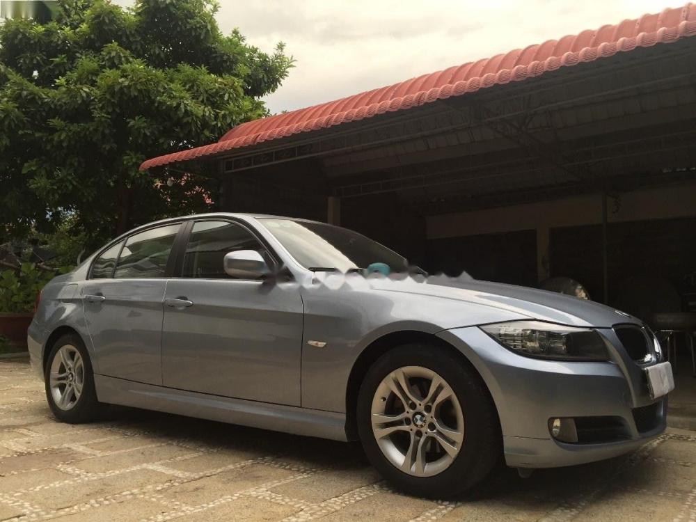 BMW 3 Series 320i 2010 - Bán BMW 3 Series 320i đời 2010, màu xanh lam, xe nhập chính chủ, 530 triệu