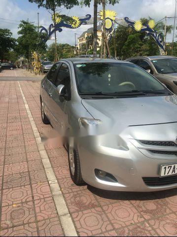 Toyota Vios  E 2007 - Cần bán gấp Toyota Vios E đời 2007, màu bạc xe gia đình, giá tốt