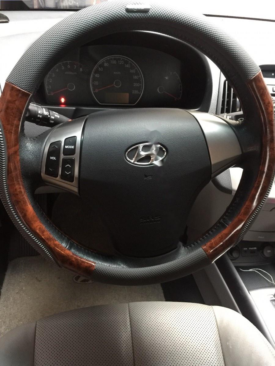 Hyundai Avante 2011 - Bán ô tô Hyundai Avante sản xuất năm 2011, màu đen xe gia đình