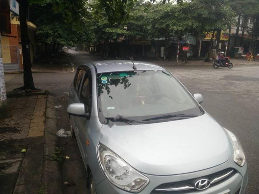 Hyundai i10 2012 - Cần bán gấp Hyundai i10 sản xuất 2012, màu bạc, xe nhập