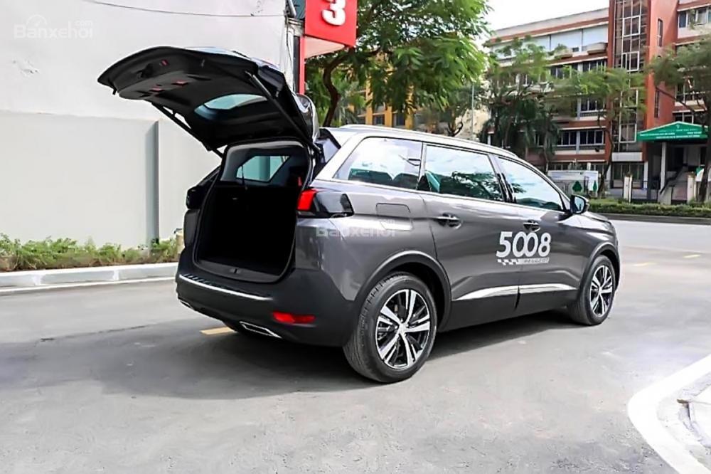 Peugeot 5008 2018 - Peugeot Tây Ninh bán xe Peugeot 5008 dòng xe 7 chỗ gầm cao màu xám khói, mới 100%