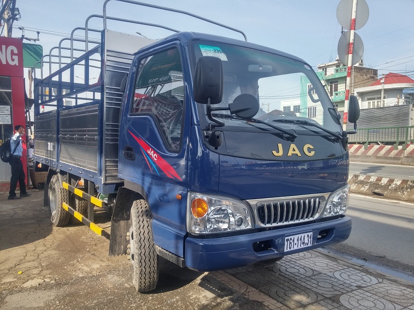 2017 - Bán xe JAC HFC sản xuất 2017, màu xanh lam, nhập khẩu