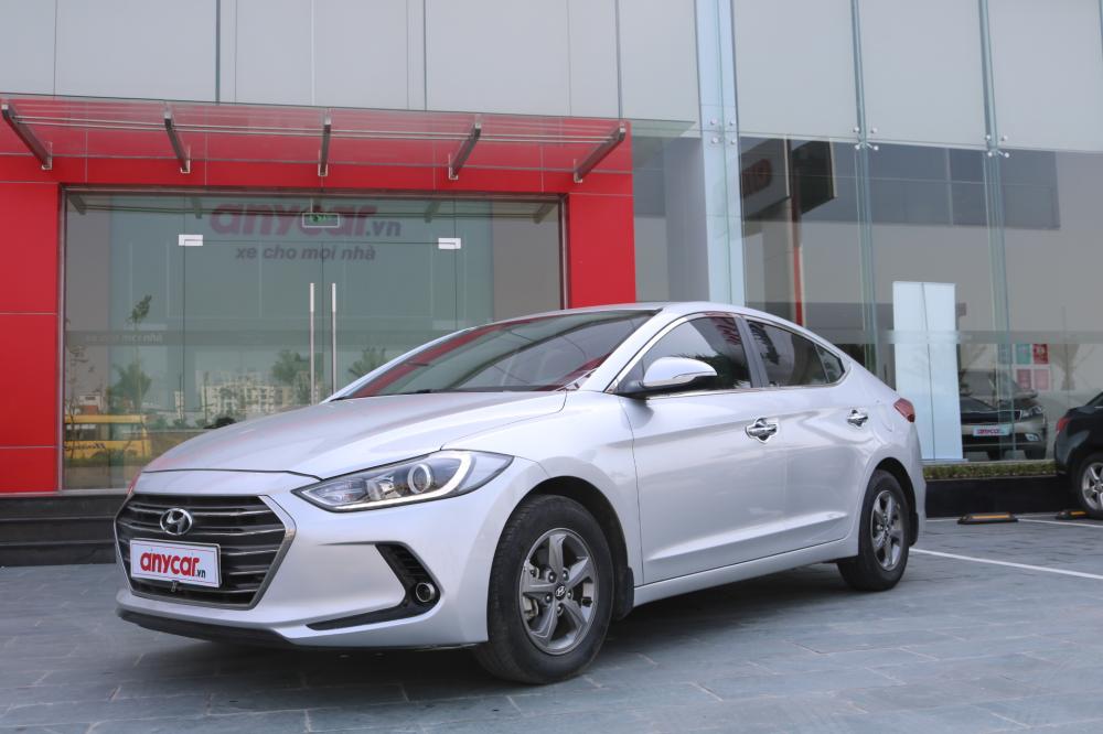 Hyundai Elantra 1.6MT  2016 - Bán Hyundai Elantra 1.6MT đời 2016, màu bạc