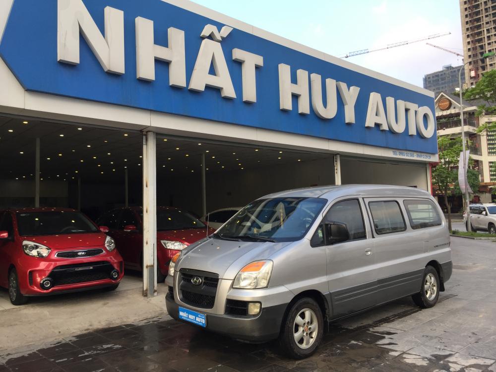 Hyundai Starex 2004 - Bán Hyundai Starex năm sản xuất 2004, màu bạc, nhập khẩu nguyên chiếc, giá cạnh tranh