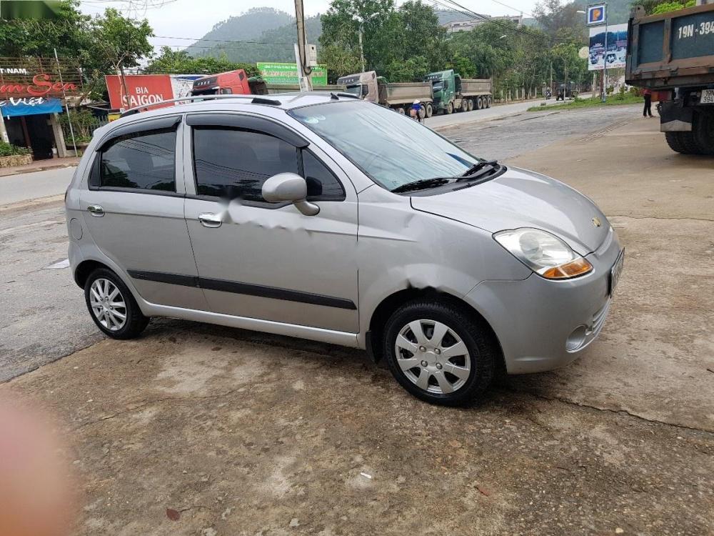 Chevrolet Spark MT 0.8 2010 - Bán ô tô Chevrolet Spark MT 0.8 năm sản xuất 2010, màu bạc giá cạnh tranh