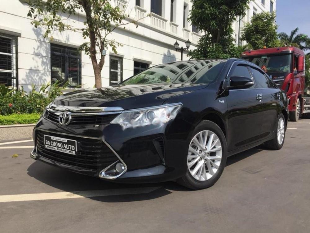 Toyota Camry 2.0E 2017 - Bán xe Toyota Camry 2.0E đời 2017, màu đen số tự động