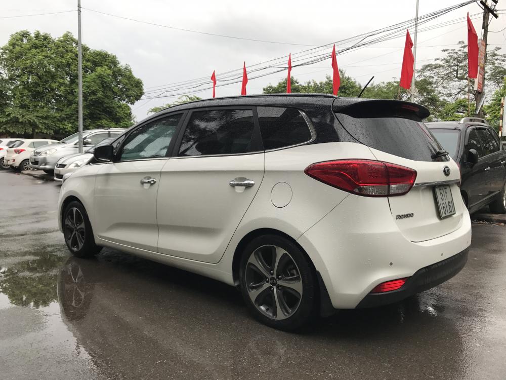 Kia Rondo Gath 2015 - Bán xe gia đình Kia Rondo 2.0 bản GATH Full kịch màu trắng đẹp nguyên bản