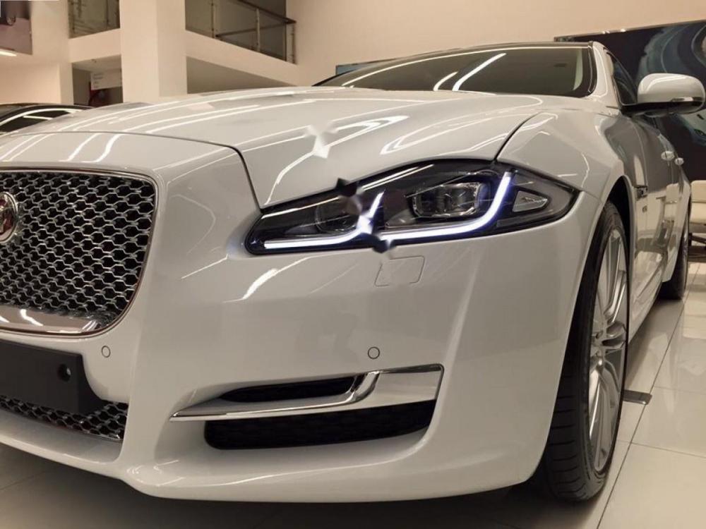 Jaguar XJ Series L 3.0 Portfolio 2017 - Bán Jaguar XJ series L 3.0 Portfolio đời 2017, màu trắng, nhập khẩu