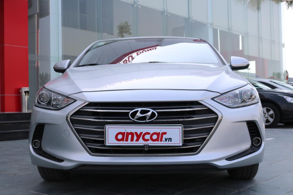 Hyundai Elantra 1.6MT  2016 - Bán Hyundai Elantra 1.6MT đời 2016, màu bạc