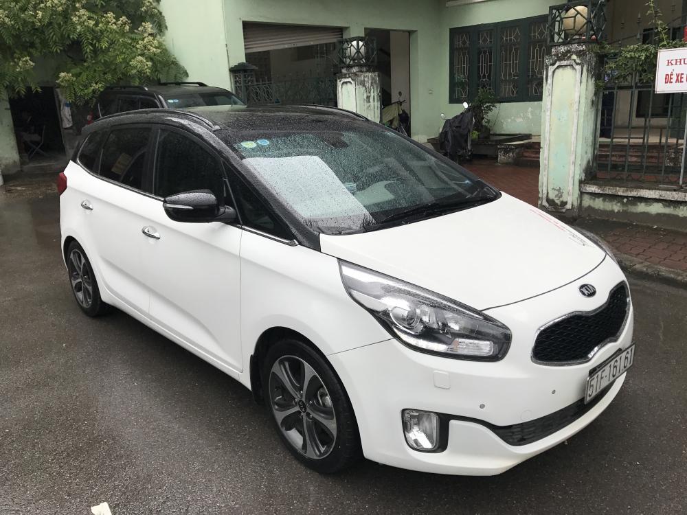 Kia Rondo Gath 2015 - Bán xe gia đình Kia Rondo 2.0 bản GATH Full kịch màu trắng đẹp nguyên bản