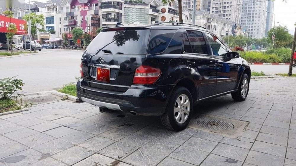 Mercedes-Benz ML Class ML350 2006 - Bán Mercedes ML350 sản xuất năm 2006, màu đen, nhập khẩu nguyên chiếc, giá tốt