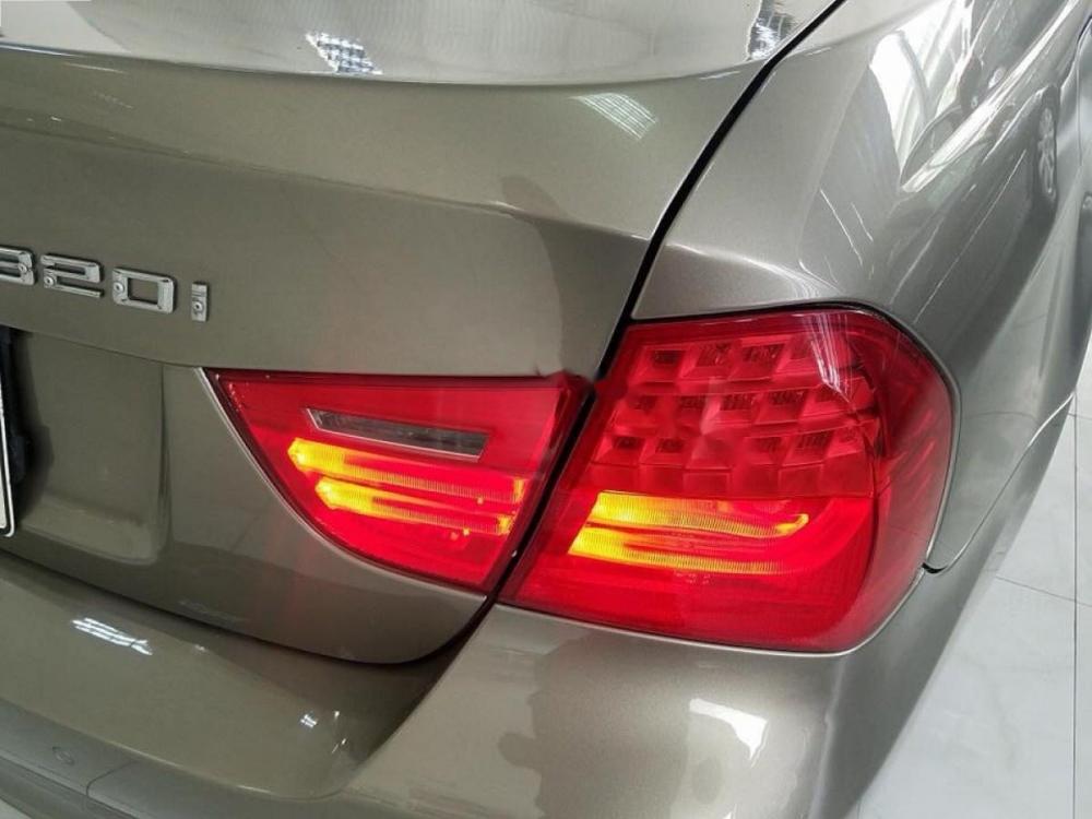 BMW 3 Series 320i 2010 - Chính chủ bán BMW 3 Series 320i sản xuất 2010, màu vàng, nhập khẩu