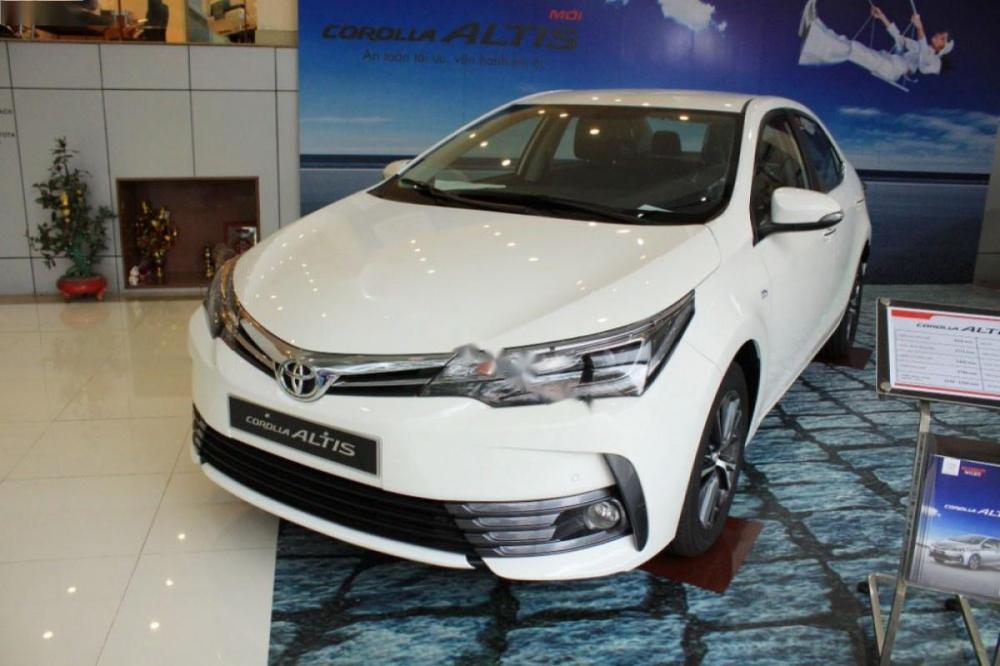 Toyota Corolla altis 2.0V AT 2018 - Bán Toyota Corolla altis 2.0V AT năm 2018, màu trắng