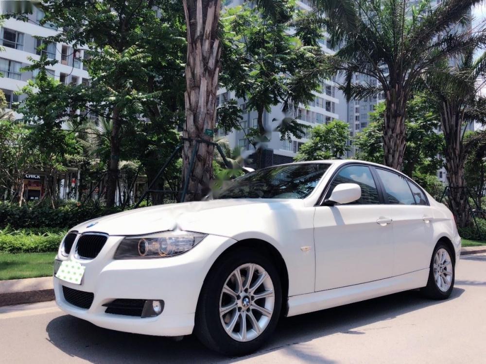 BMW 3 Series 320i 2010 - Chính chủ bán BMW 3 Series 320i đời 2010, màu trắng, nhập khẩu