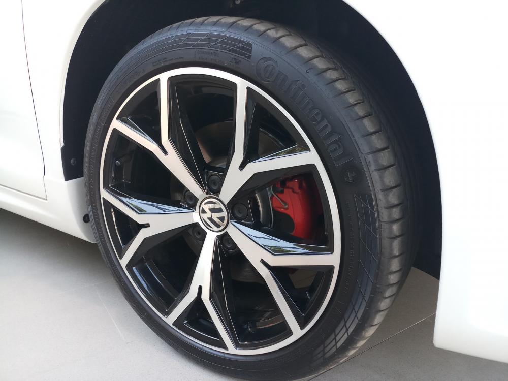 Volkswagen Scirocco GTS 2018 - Chỉ cần trả trước 365 triệu để rước Volkswagen Scirocco GTS đời 2018, nhập khẩu, màu trắng