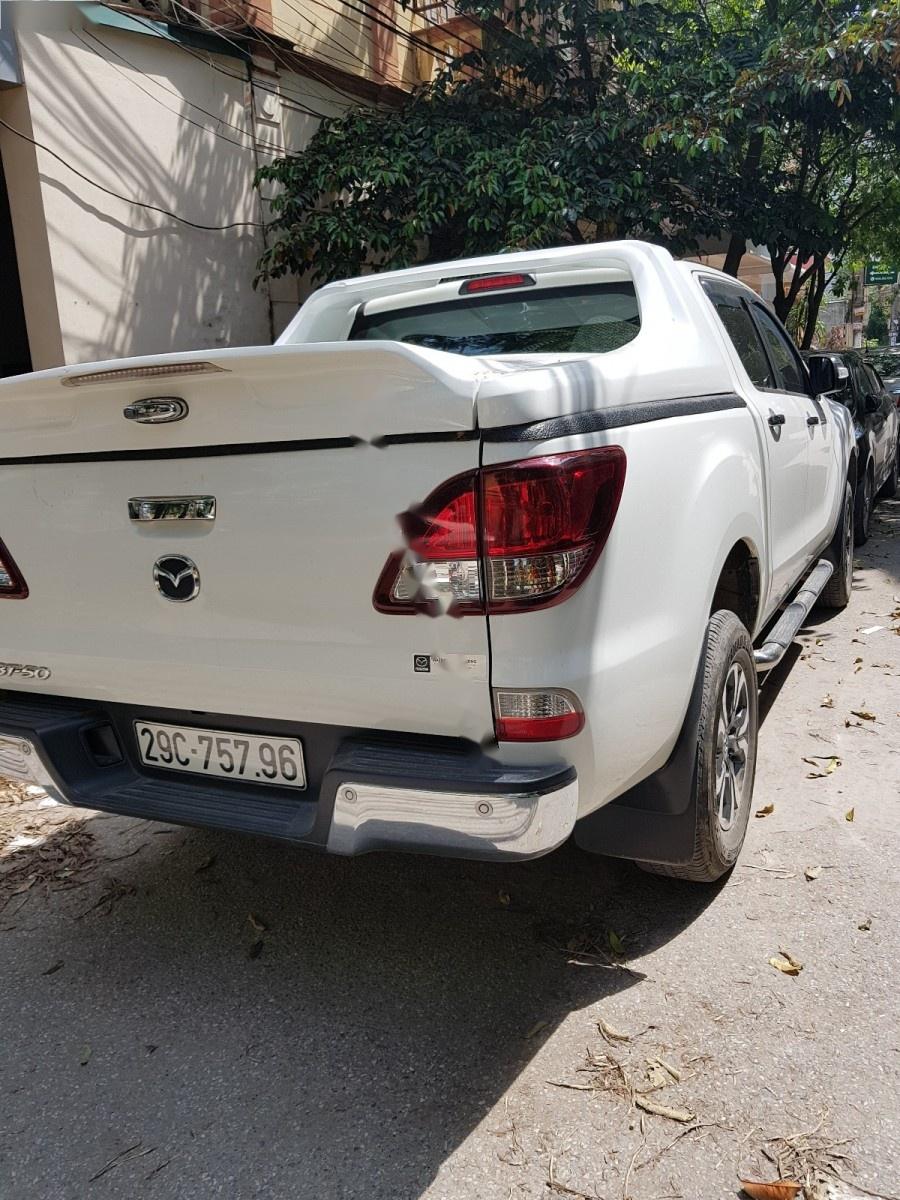 Mazda BT 50 2.2L 4x2 AT 2016 - Cần bán lại xe Mazda BT 50 2.2L 4x2 AT sản xuất năm 2016, màu trắng, xe nhập