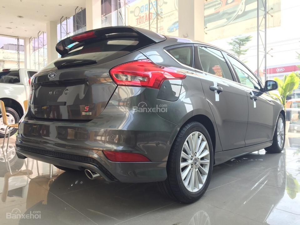 Ford Focus 1.5 Titatium 2017 - Cần bán xe Ford Focus 1.5 Titatium năm 2017, màu nâu hổ phách, giá tốt