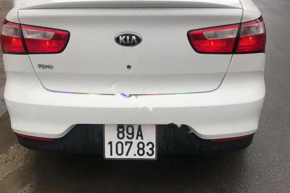 Kia Rio 1.4 MT 2017 - Bán xe Kia Rio 1.4 MT sản xuất 2017, màu trắng, nhập khẩu