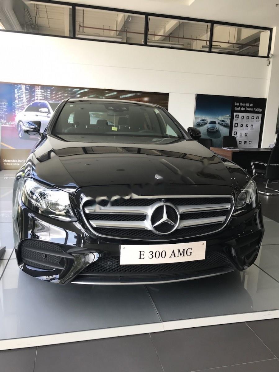 Mercedes-Benz E class E300 AMG 2017 - Bán ô tô Mercedes E300 AMG đời 2017, màu đen