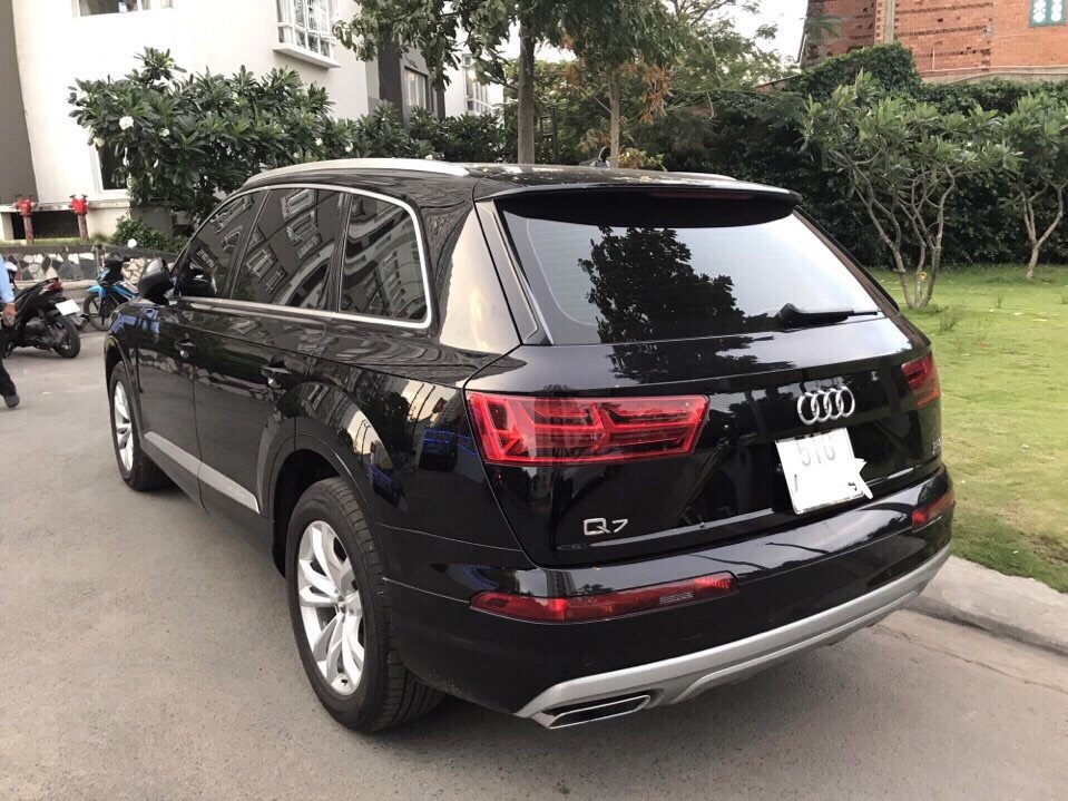 Audi Q7 2.0 2016 - Bán Audi 2.0 SX 2016, bản đủ mẫu mới nhất hiện nay cửa hít siêu lướt 6000km, bao test hãng(tiết kiệm 500 triệu)