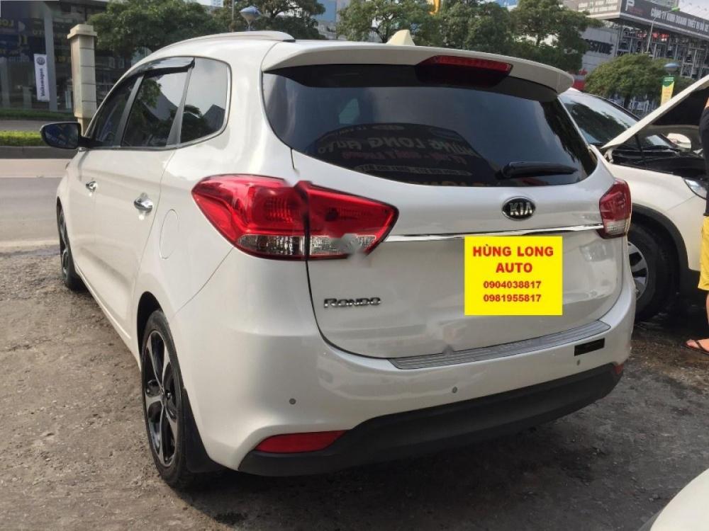 Kia Rondo 2.0 AT 2017 - Bán ô tô Kia Rondo 2.0 AT sản xuất 2017, màu trắng, giá tốt