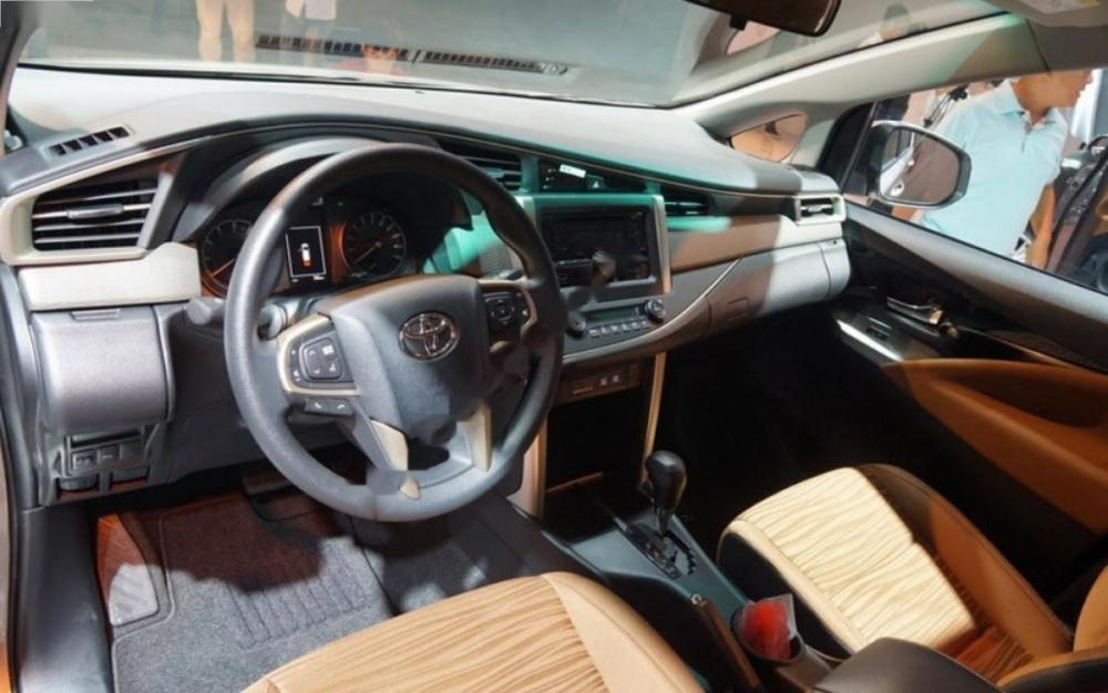 Toyota Innova 2.0G 2018 - Bán xe Toyota Innova 2.0G đời 2018, màu bạc, giá chỉ 817 triệu