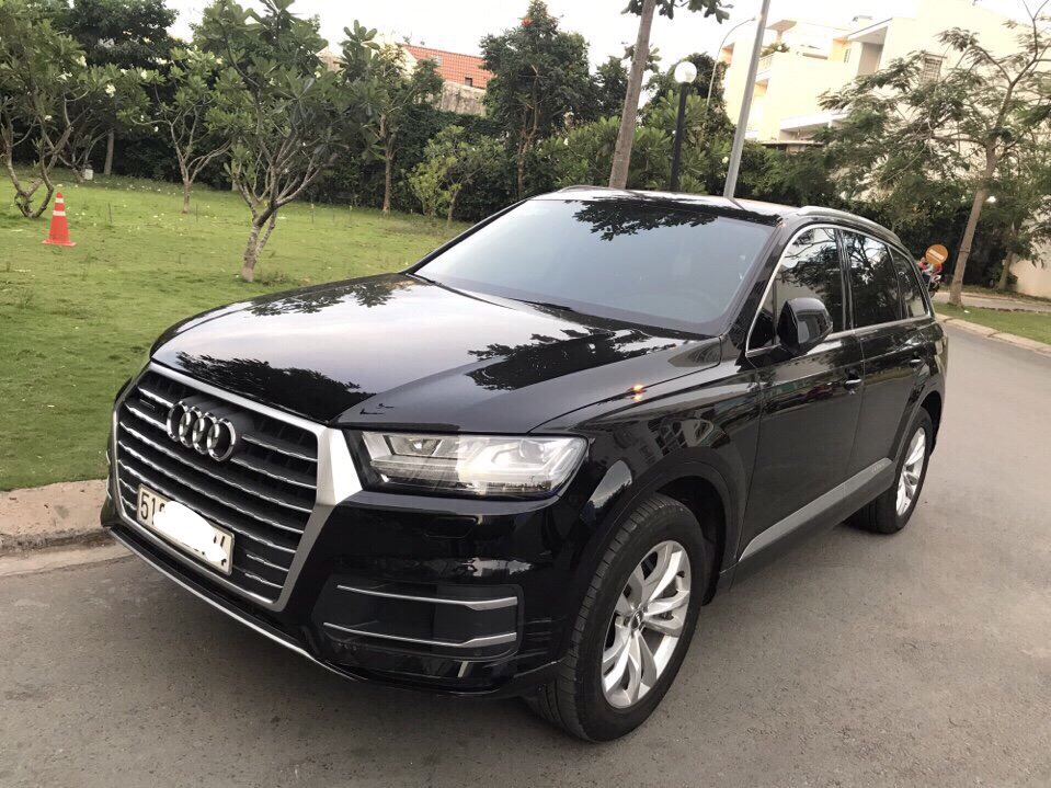 Audi Q7 2.0 2016 - Bán Audi 2.0 SX 2016, bản đủ mẫu mới nhất hiện nay cửa hít siêu lướt 6000km, bao test hãng(tiết kiệm 500 triệu)