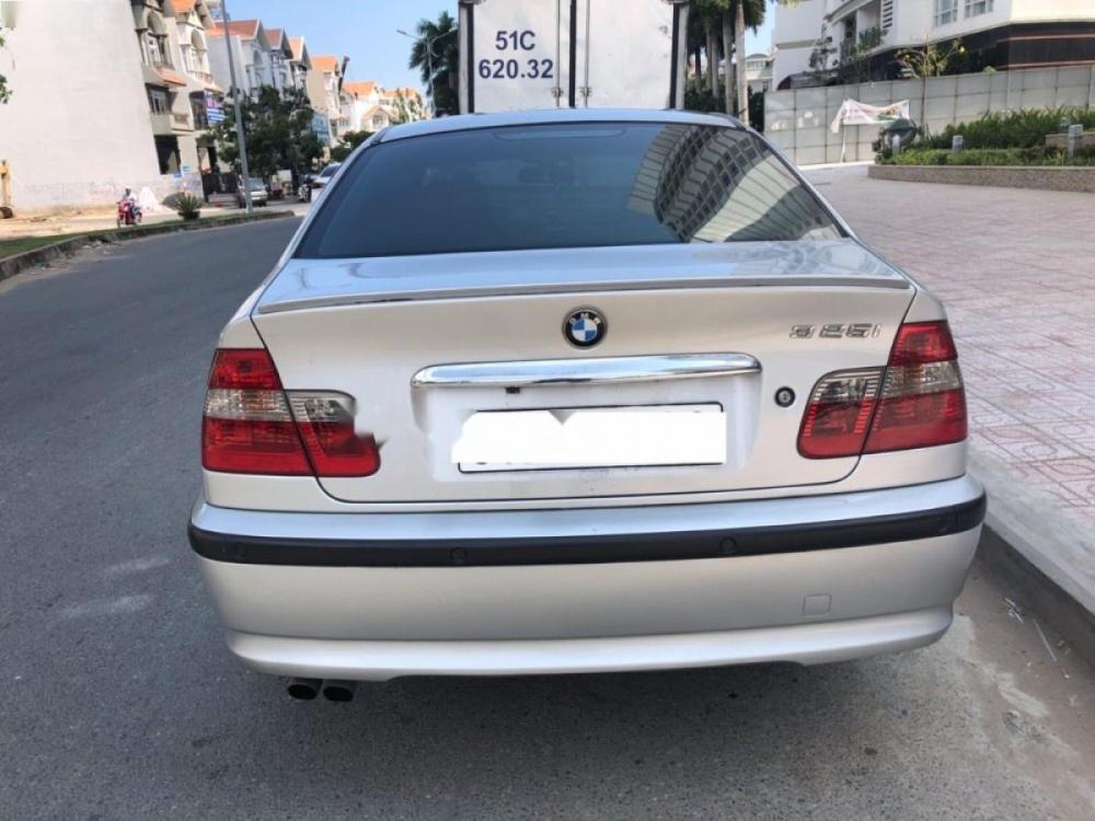 BMW 3 Series 325i  2004 - Cần bán gấp BMW 3 Series 325i năm sản xuất 2004, màu bạc, giá tốt