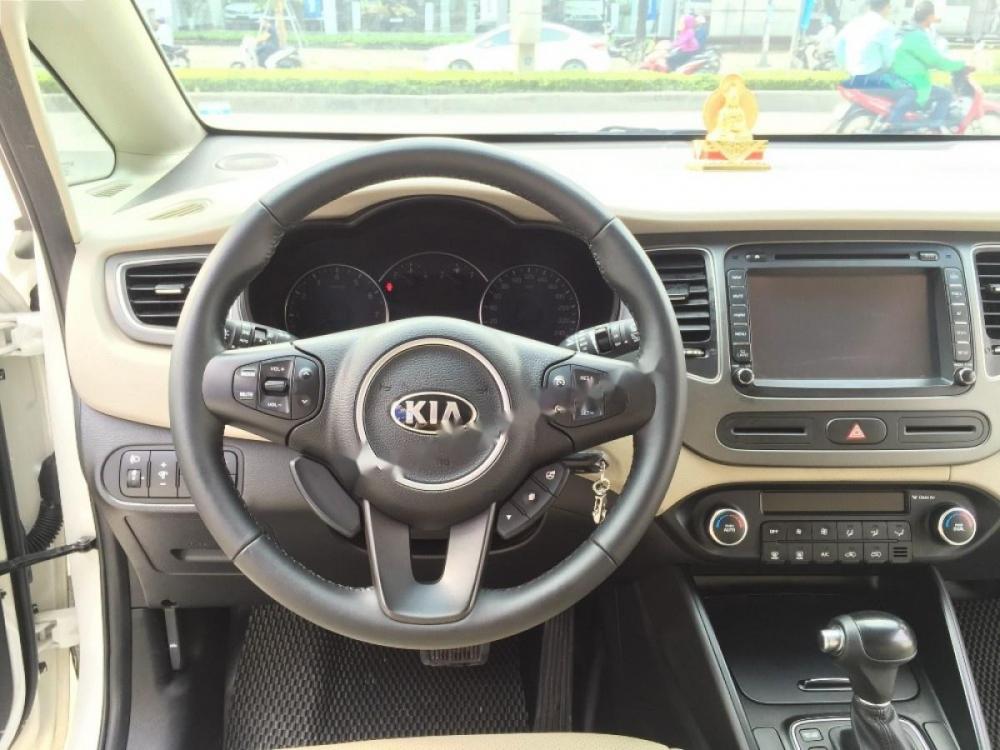 Kia Rondo 2.0 AT 2017 - Bán ô tô Kia Rondo 2.0 AT sản xuất 2017, màu trắng, giá tốt