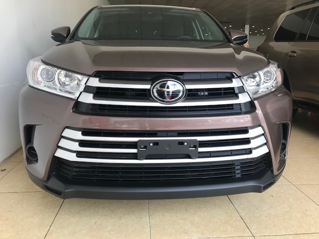 Toyota Highlander LE 2017 - Cần bán Toyota Highlander LE đời 2017, màu nâu, xe nhập Mỹ mới 100%