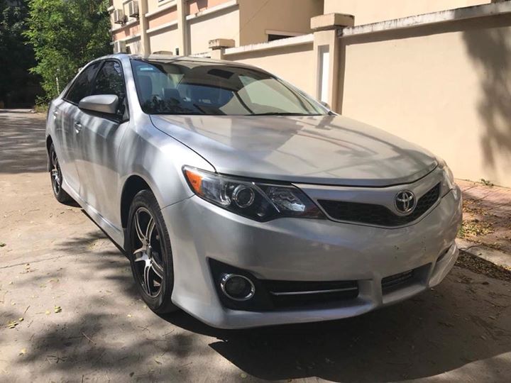 Toyota Camry XLE 2012 - Cần bán xe Toyota Camry LE năm 2012, màu xám, xe nhập