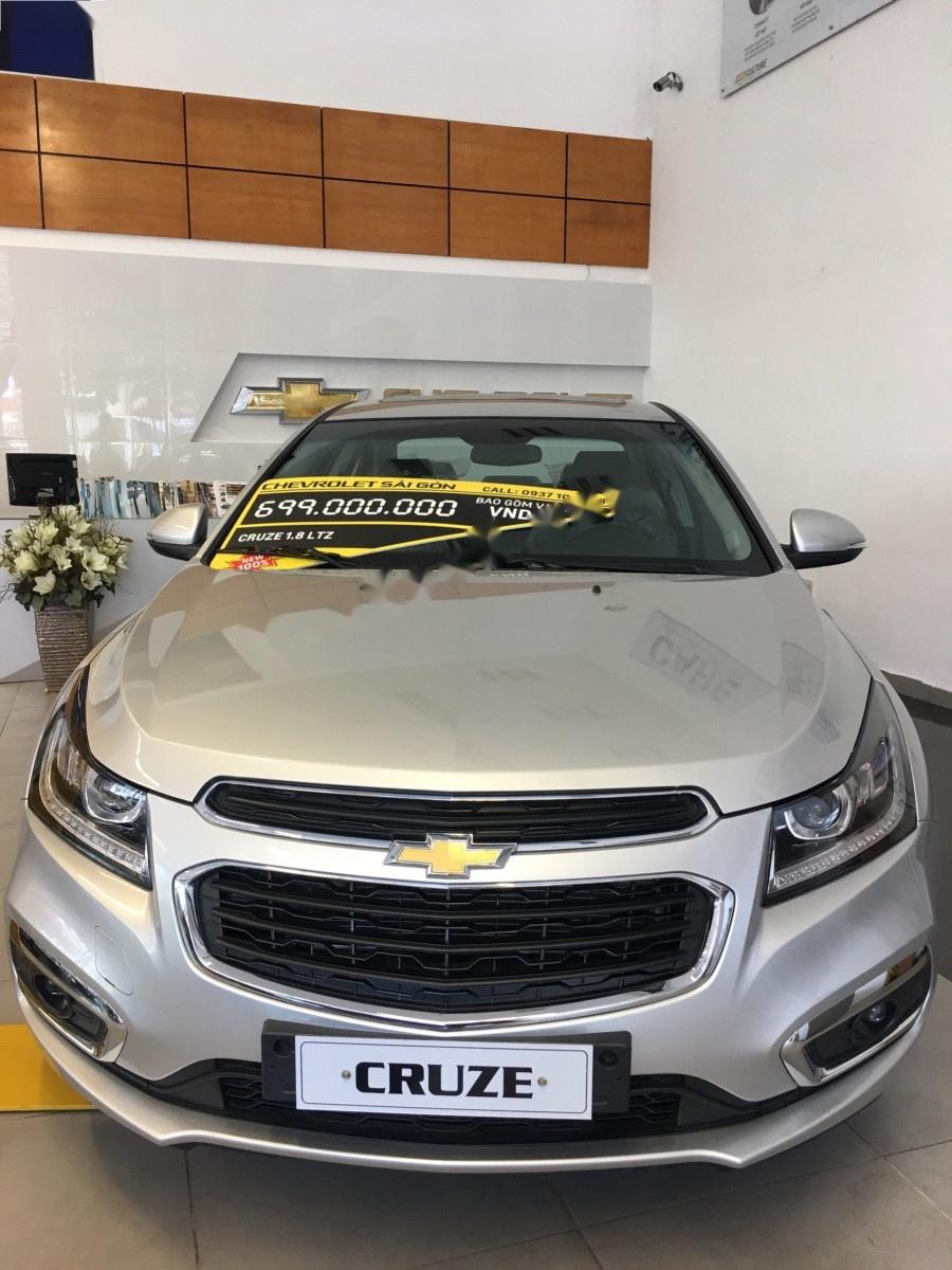 Chevrolet Cruze LTZ 1.8L 2018 - Cần bán Chevrolet Cruze LTZ 1.8L đời 2018, màu bạc