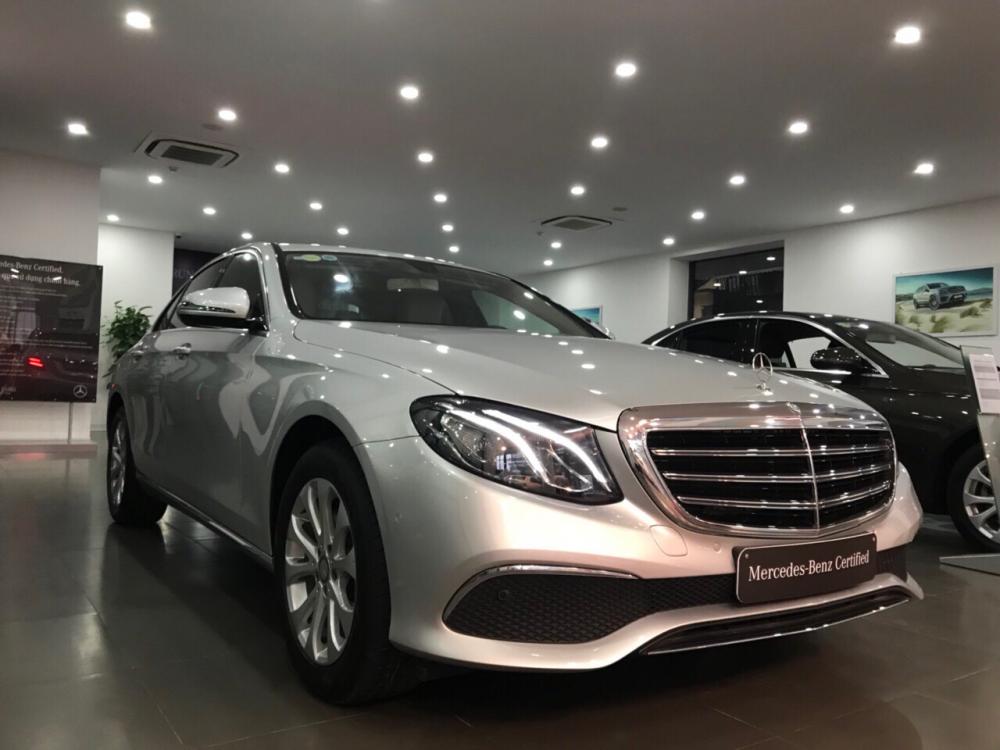 Mercedes-Benz E class E200 2018 - Cần bán xe Mercedes E200 sản xuất năm 2018, màu xanh lam số tự động