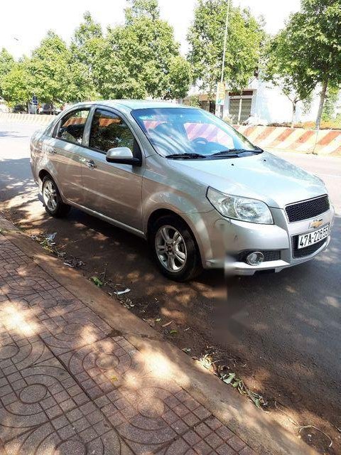 Chevrolet Aveo 2016 - Cần bán lại xe Chevrolet Aveo năm 2016, màu bạc, giá chỉ 340 triệu