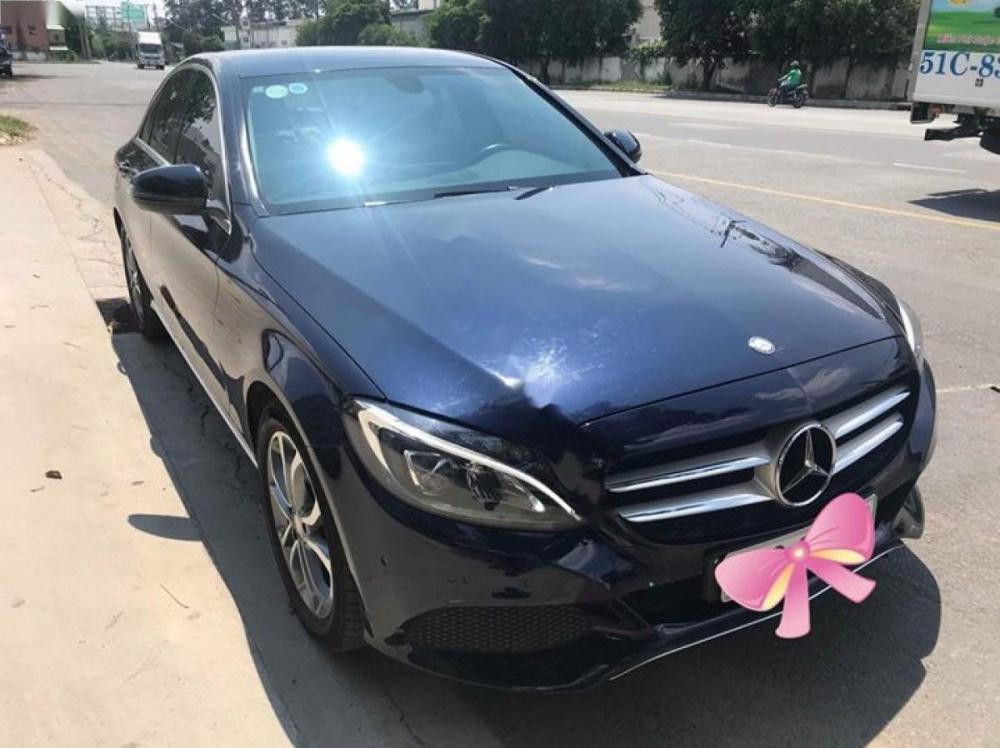 Mercedes-Benz C class C200 2017 - Cần bán gấp Mercedes C200 đời 2017, màu đen