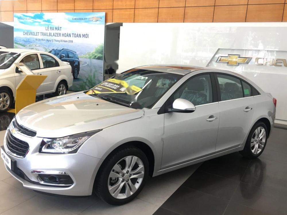 Chevrolet Cruze LTZ 1.8L 2018 - Cần bán Chevrolet Cruze LTZ 1.8L đời 2018, màu bạc