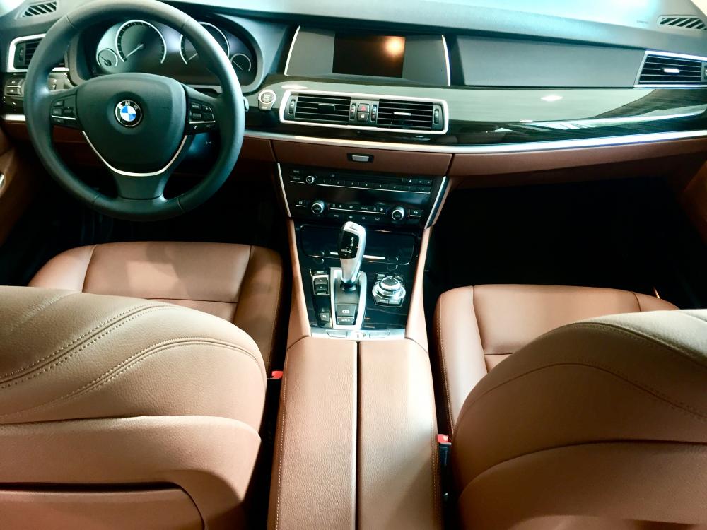 BMW 5 Series Sedan 2017 - Bán BMW 5 Series Sedan sản xuất 2017, màu trắng, xe nhập