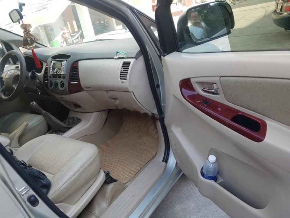 Toyota Innova G 2006 - Bán xe Toyota Innova G sản xuất năm 2006, màu bạc  