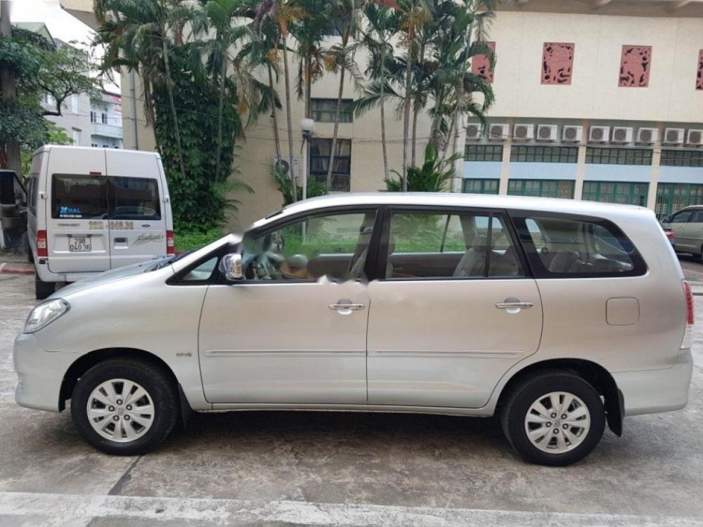 Toyota Innova G 2006 - Bán xe Toyota Innova G sản xuất năm 2006, màu bạc  