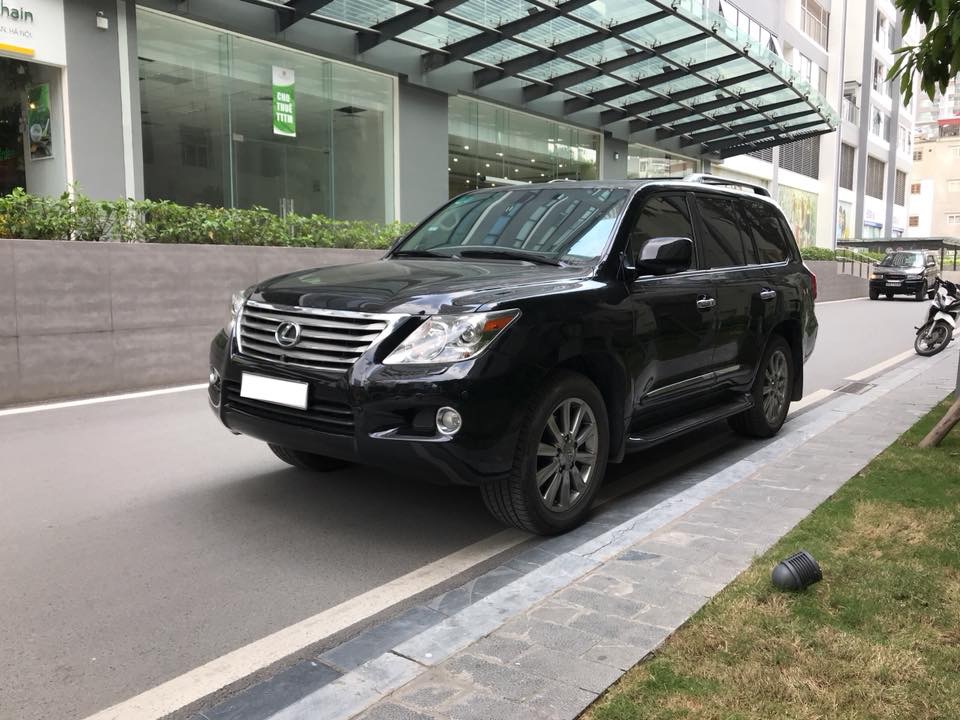 Lexus LX 570 2010 - Cần bán xe Lexus LX 570 đời 2011, màu đen, nội thất kem, nhập Mỹ